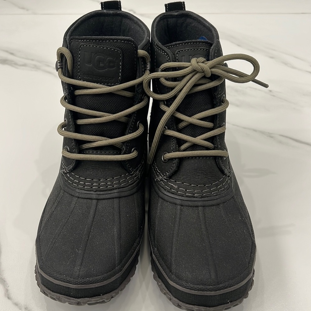 Men’s Never Worn Ugg Zetik Waterproof Lace Up Boots - Size US 7